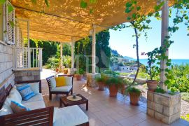 Villa with pool, first row to the sea - Luxurious experience of living in nature - EXCLUSIVE SALE IMB, Dubrovnik, بيت