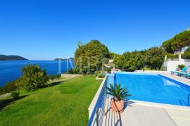 Villa with pool, first row to the sea - Luxurious experience of living in nature - EXCLUSIVE SALE IMB, Dubrovnik, بيت