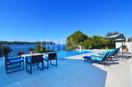 Villa with pool, first row to the sea - Luxurious experience of living in nature - EXCLUSIVE SALE IMB, Dubrovnik, بيت