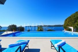 Villa with pool, first row to the sea - Luxurious experience of living in nature - EXCLUSIVE SALE IMB, Dubrovnik, بيت