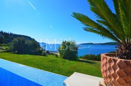 Villa with pool, first row to the sea - Luxurious experience of living in nature - EXCLUSIVE SALE IMB, Dubrovnik, بيت