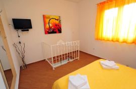 ZADAR, BIBINJE - apartmanska kuća u blizini plaže, Bibinje, Maison