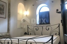 ISTRA, PULA - Prilika za hostel u starogradskoj jezgri!, Pula, Casa