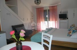 ISTRA, MEDULIN - 4 apartmana u centru Premanture, Medulin, Ev