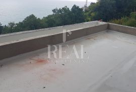 OPATIJA-LUKSUZAN STAN SA OKUĆNICOM I BAZENOM, Opatija, Appartment