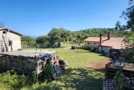 ISTRA, LABIN - Kuća na osami s pomoćnim objektima i pogledom na more, Labin, Σπίτι