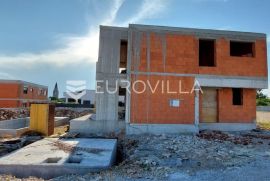 Galižana, kvalitetna kuća s bazenom, NKP 225 m2, Vodnjan, Haus