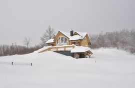 MRKOPALJ - idilična drvena kuća u srcu Gorskog Kotara, Mrkopalj, House