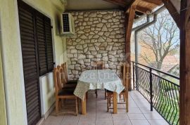 NOVI VINODOLSKI, POVILE - Kuća sa tri apartmana i pogledom na more, Novi Vinodolski, Casa