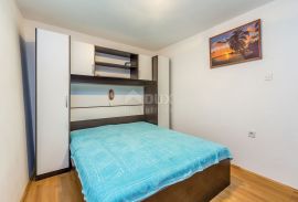 OTOK KRK, okolica Šila - Apartmanska kuća s velikim potencijalom, Dobrinj, House