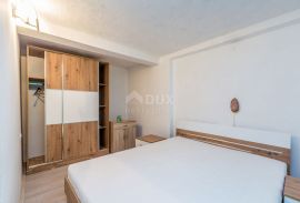 OTOK KRK, okolica Šila - Apartmanska kuća s velikim potencijalom, Dobrinj, House