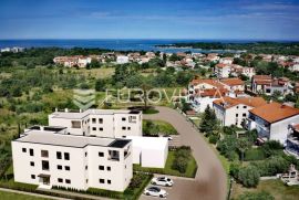 Istra, Poreč, moderan trosobni stan NKP 85 m2 blizina popularne plaže, Poreč, Appartement