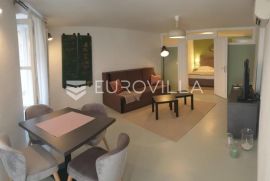 Istra, Rovinj, predivan stan NKP 49,02m2 u starom gradu na 150 metara od mora, Rovinj, Appartamento