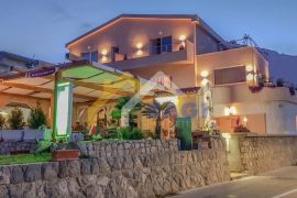 HOTEL novoopremljen 50m od mora s 8 soba, Pag, Σπίτι