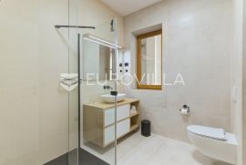 Opatija, Volosko, luksuzan dvosoban stan u prvom redu do mora NKP 68.19 m2, Opatija, Kвартира