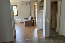 Premantura, trosoban  NKP 70 m2, udaljen  50 m od mora, Medulin, Appartment