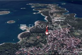 Pula, Premantura, građevinsko zemljište 2317 m2 u T2-T3 zoni 450 m od mora, Medulin, Terra