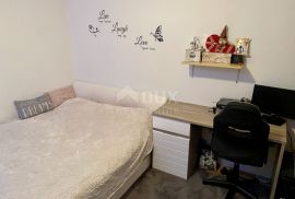 RIJEKA, KRNJEVO - Kuća s okućnicom i 2 poslovna prostora, Rijeka, Casa