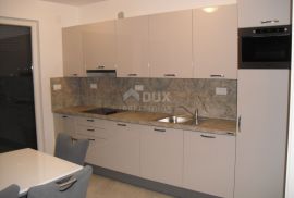 OTOK KRK, MALINSKA - Apartman u prizemlju sa okućnicom 100 m od mora, Malinska-Dubašnica, Wohnung