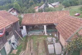 OTOČAC, BRINJE - Kuća u roh-bau fazi s 42.800 m2 okućnice, Brinje, Σπίτι