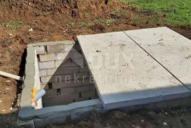 OTOČAC, BRINJE - Kuća u roh-bau fazi s 42.800 m2 okućnice, Brinje, Σπίτι