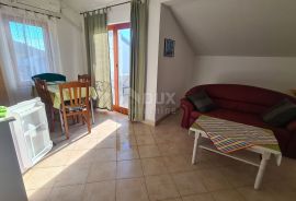 CRIKVENICA, apartmanska kuća puna potencijala, pogled, okućnica, Crikvenica, Casa