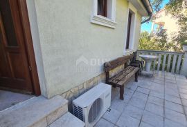 CRIKVENICA, apartmanska kuća puna potencijala, pogled, okućnica, Crikvenica, Casa