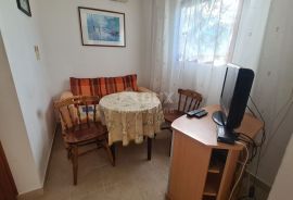 CRIKVENICA, apartmanska kuća puna potencijala, pogled, okućnica, Crikvenica, Casa