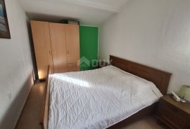 CRIKVENICA, apartmanska kuća puna potencijala, pogled, okućnica, Crikvenica, Casa