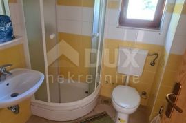 CRIKVENICA, apartmanska kuća puna potencijala, pogled, okućnica, Crikvenica, Casa