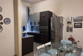 RIJEKA, CENTAR, gospodski stan strogom centru grada, Rijeka, Appartement