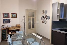 RIJEKA, CENTAR, gospodski stan strogom centru grada, Rijeka, Appartement