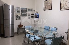 RIJEKA, CENTAR, gospodski stan strogom centru grada, Rijeka, Appartement