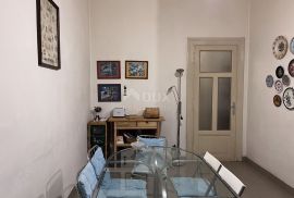 RIJEKA, CENTAR, gospodski stan strogom centru grada, Rijeka, Appartement