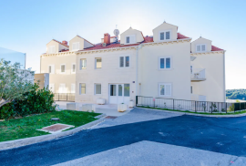 Atraktivan stan cca 84 m2 | 2 spavaće sobe | Pogled more | 2 garažna parkirna mjesta | Dubrovnik, Montovjerna, Dubrovnik, Flat