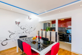 Atraktivan stan cca 84 m2 | 2 spavaće sobe | Pogled more | 2 garažna parkirna mjesta | Dubrovnik, Montovjerna, Dubrovnik, Flat