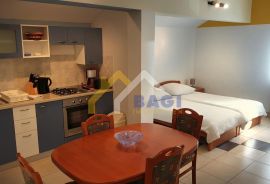 Apartmanska kuća u Zadru uz more- 6 stambenih jedinica, Zadar, Haus