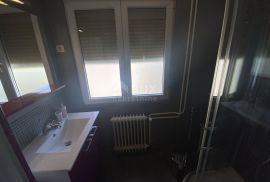 RIJEK, BULEVARD- moderno uređen stan s vlastitom garažom !, Rijeka, Apartamento