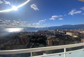 RIJEK, BULEVARD- moderno uređen stan s vlastitom garažom !, Rijeka, Apartamento