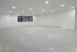 OPATIJA, MATULJI- poslovni prostor 200m2 s pogledom na more za najam, Matulji, Propriedade comercial