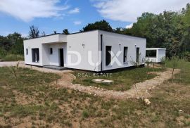 ISTRA, KRŠAN Moderna prizemnica s bazenom u prirodi 111 m2, Kršan, Ev