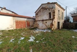 GRAĐEVINSKO ZEMLJIŠTE 750 M2 SA RUŠEVINOM, PRODAJA, TINJAN, Tinjan, Land