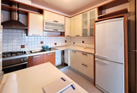 STAN, NAJAM, ZAGREB, TREŠNJEVKA, 168 m2, 5-soban, Zagreb, Apartamento