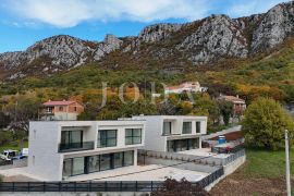 Bribir moderna villa s bazenom i pogledom na more, Vinodolska Općina, Maison