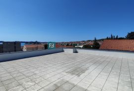 VODICE, novo, moderan stan, 300 m do mora, 2.kat, lift, garaža, Vodice, Flat