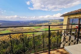 KUĆA, PRODAJA, MOTOVUN, 250 m2, Motovun, Famiglia