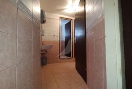 PRODAJA, STAN SA POSLOVNIM PROSTOROM, PULA, CENTAR, 135 M2, Pula, Appartement