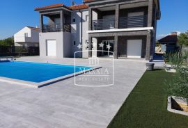 Zadar, Murvica - moderna vila 286m2 s bazenom! 814000€, Zadar - Okolica, Дом