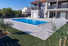 Zadar, Murvica - moderna vila 286m2 s bazenom! 814000€, Zadar - Okolica, بيت