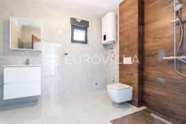 Split, Sirobuja, jednosoban stan u prizemlju s vrtom NKP 63, 56 m2, Split, Wohnung